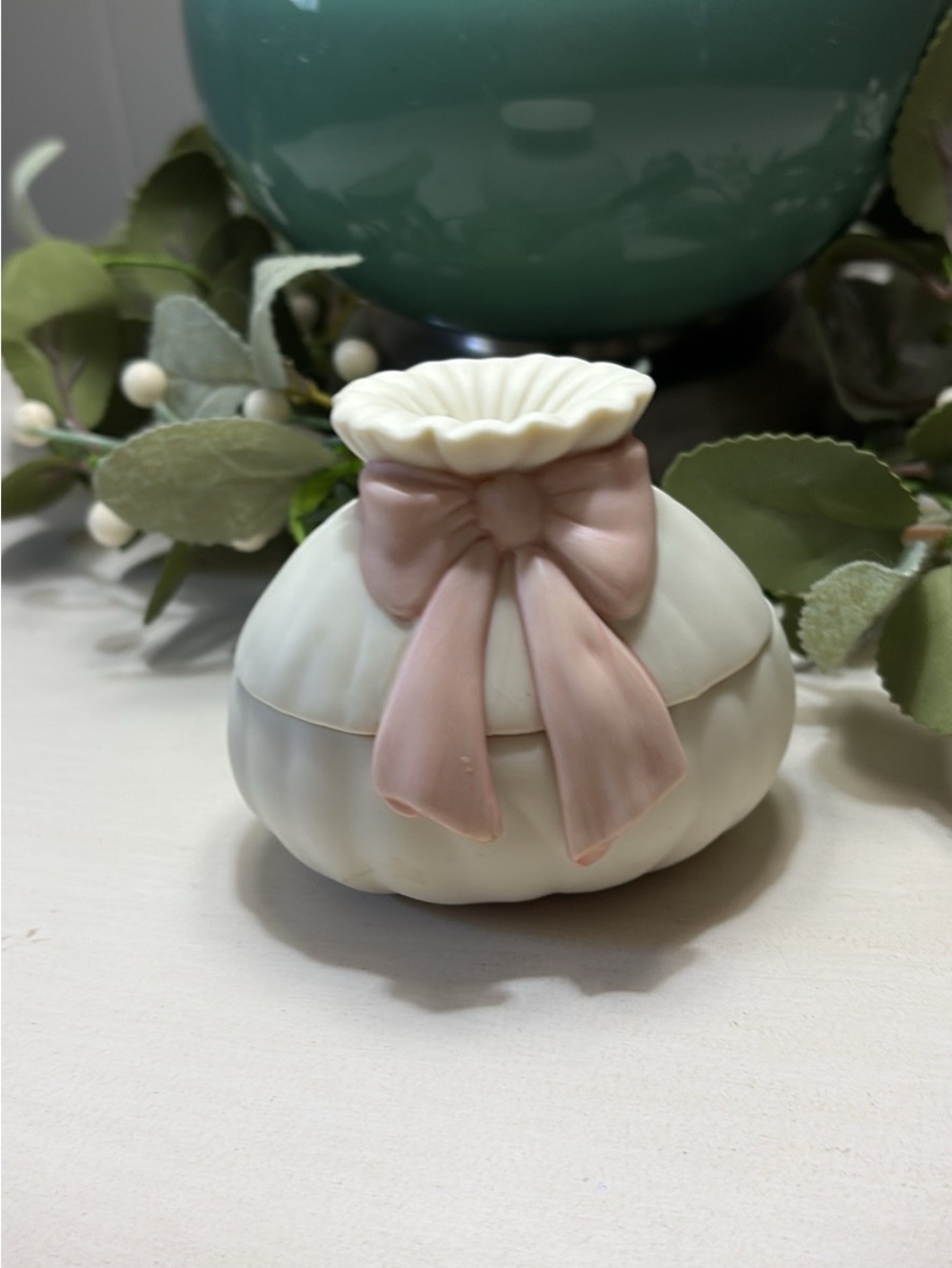 Elegant vintage Pink Bow Ceramic Trinket Jar